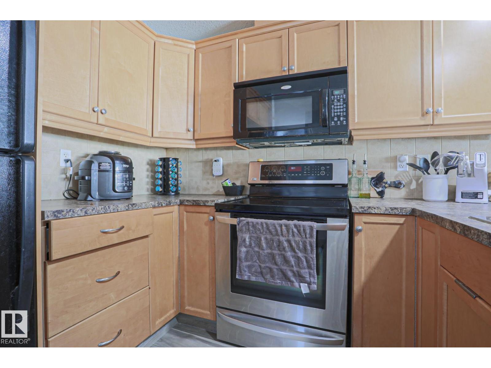 #18 2565 HANNA CR NW, Edmonton