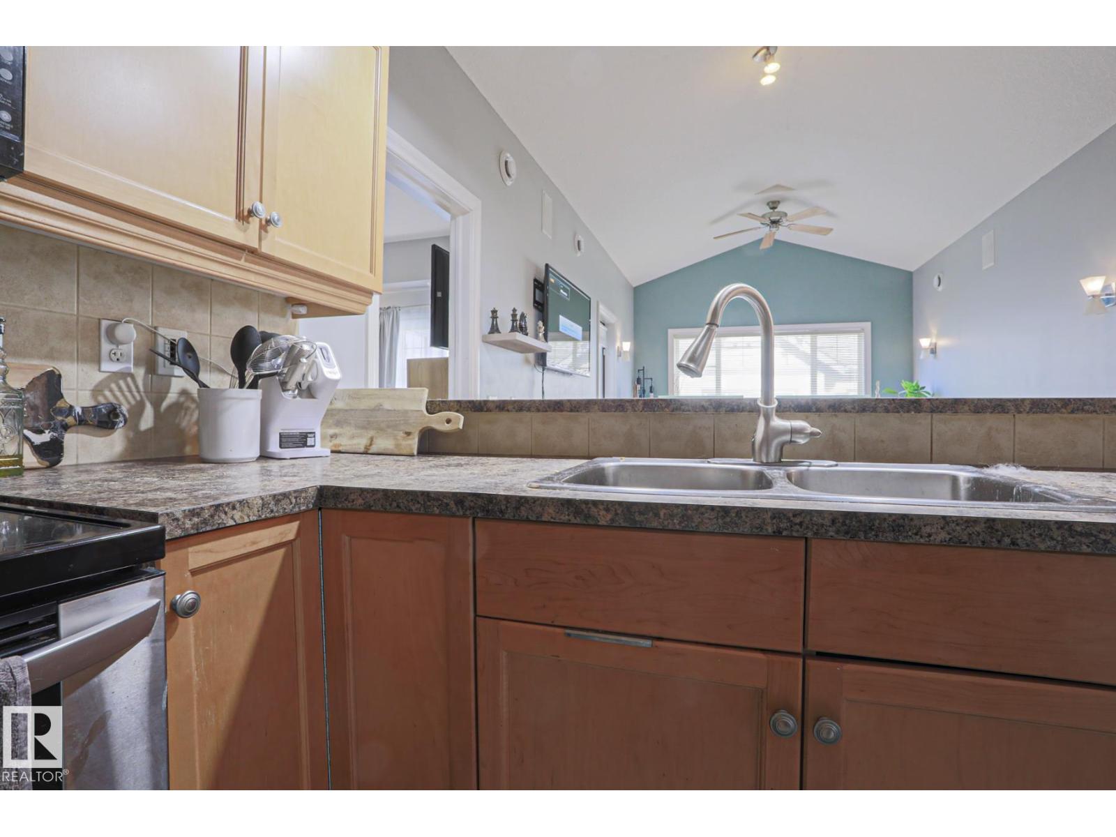 #18 2565 HANNA CR NW, Edmonton