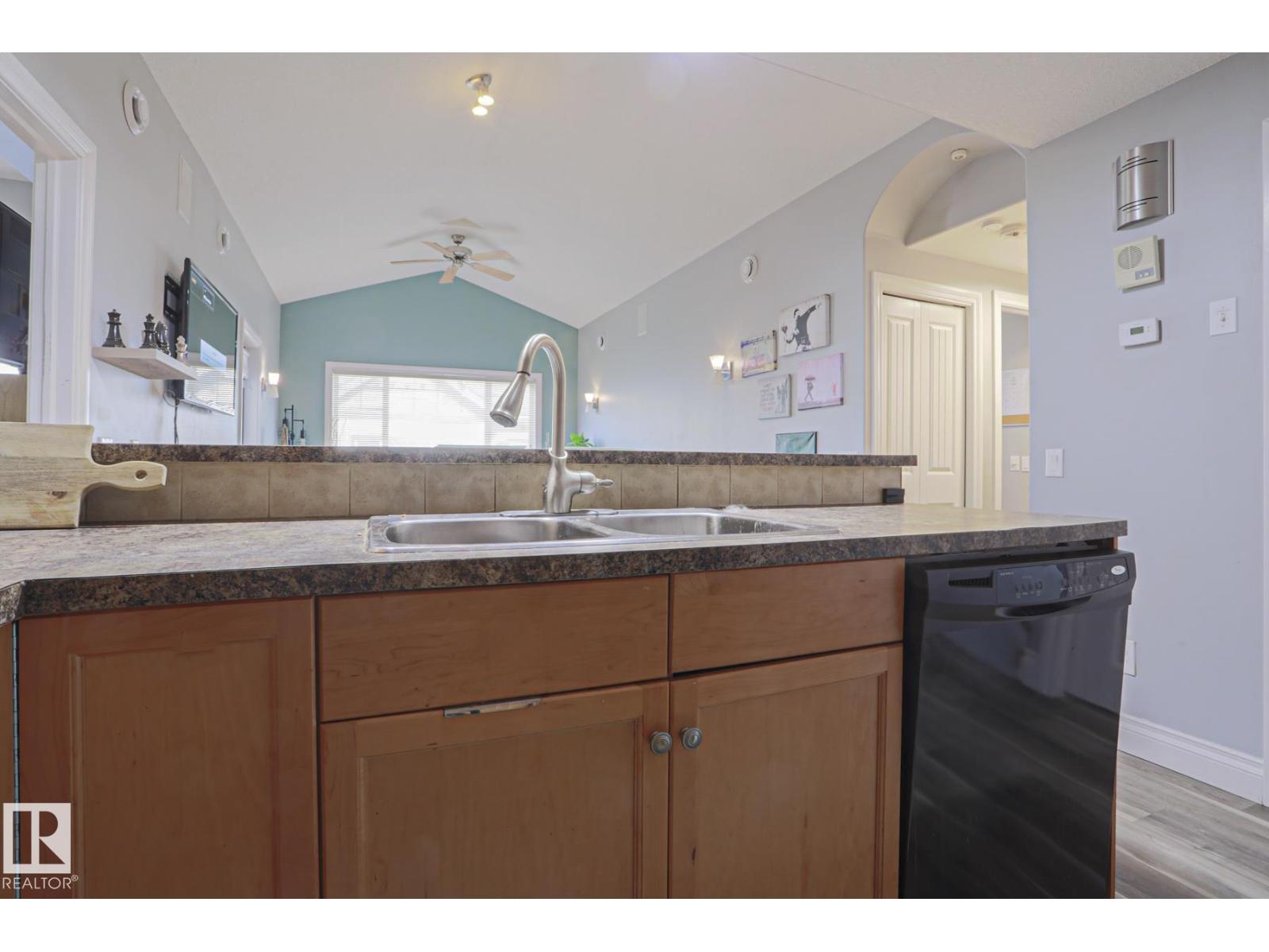 #18 2565 HANNA CR NW, Edmonton