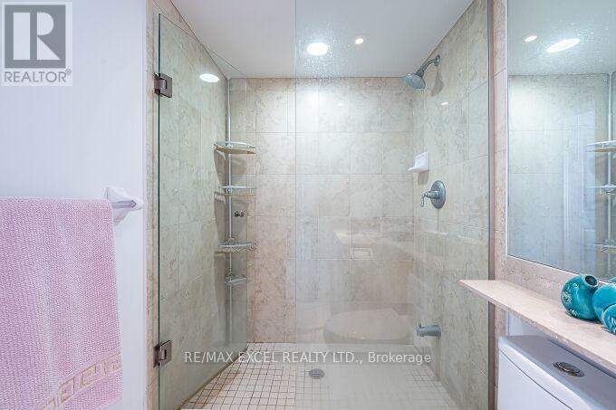 #426 900 MOUNT PLEASANT ROAD - 20