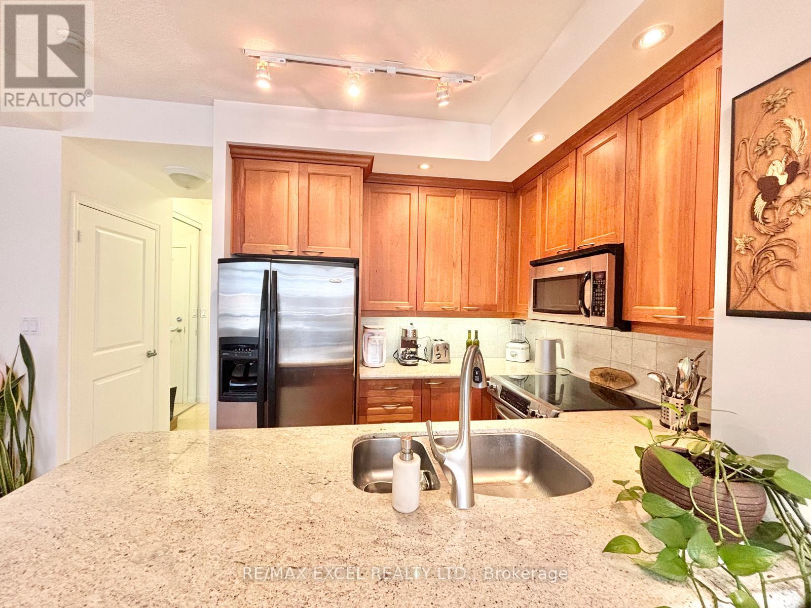 #426 900 MOUNT PLEASANT ROAD - 9