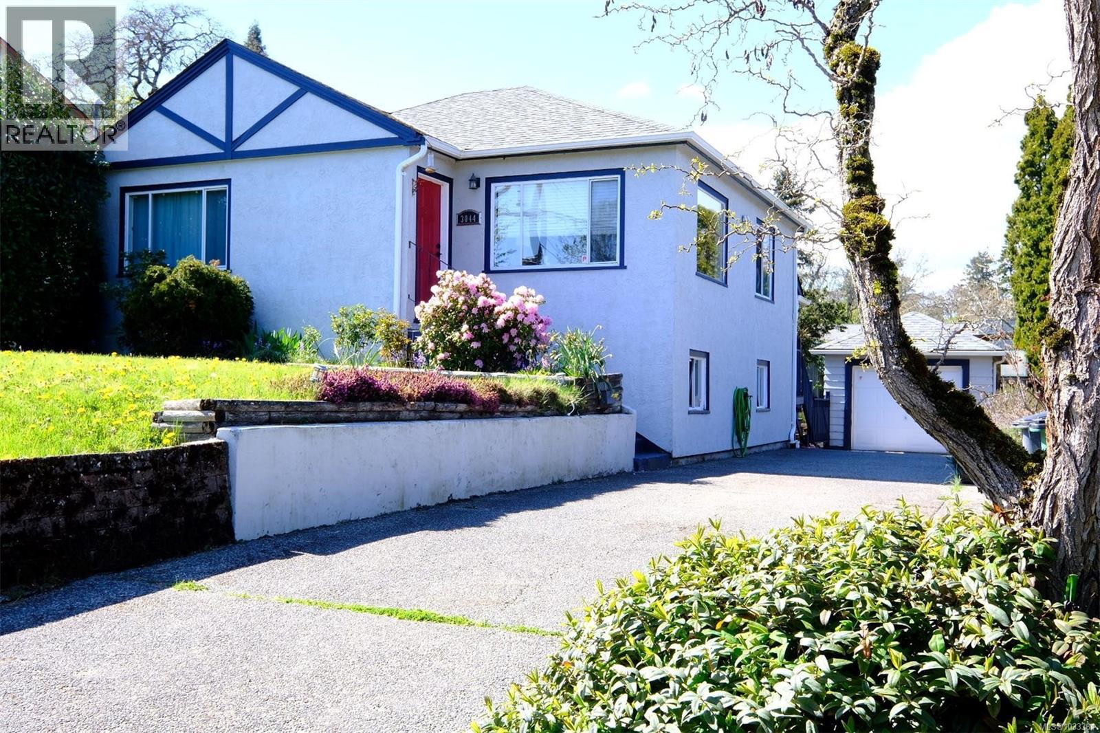  3044 Austin Avenue, Saanich