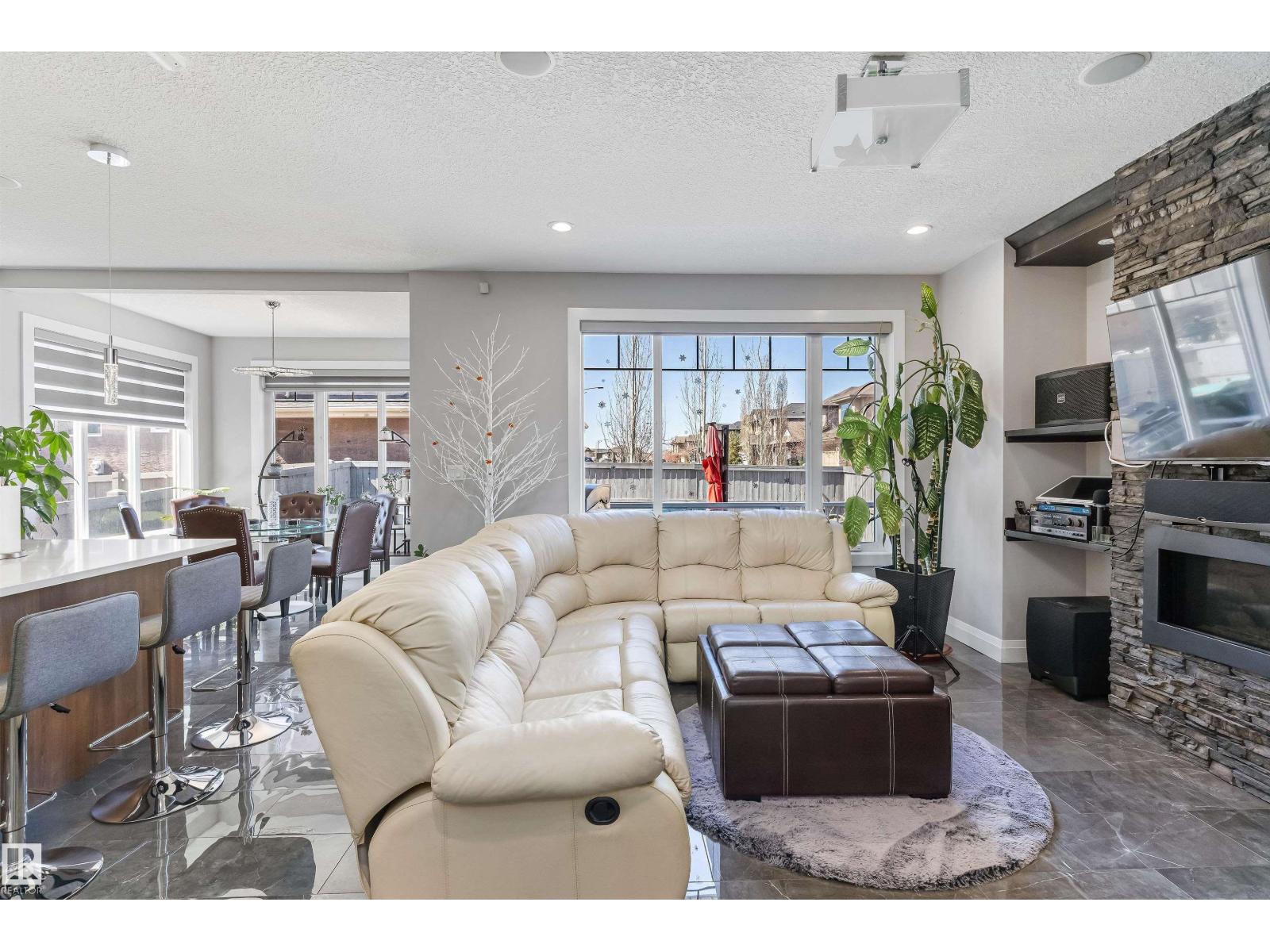 18096 89 ST NW - 12