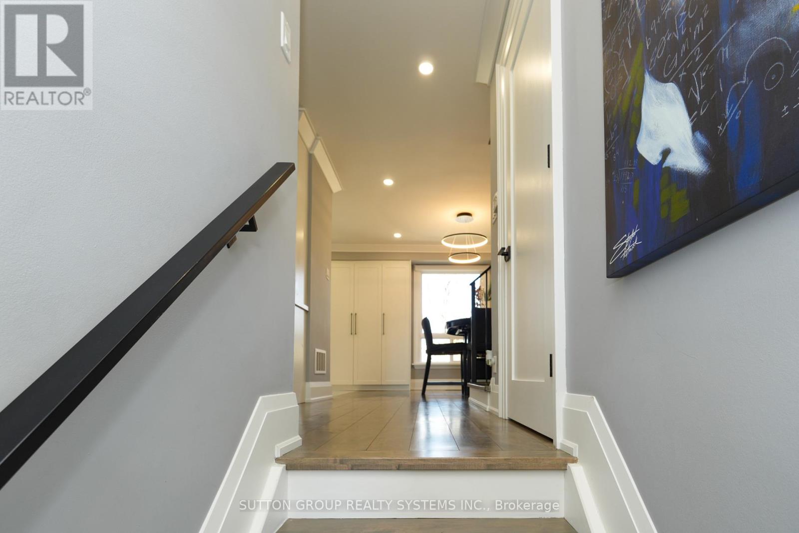 70 COURTLEIGH SQUARE - 3