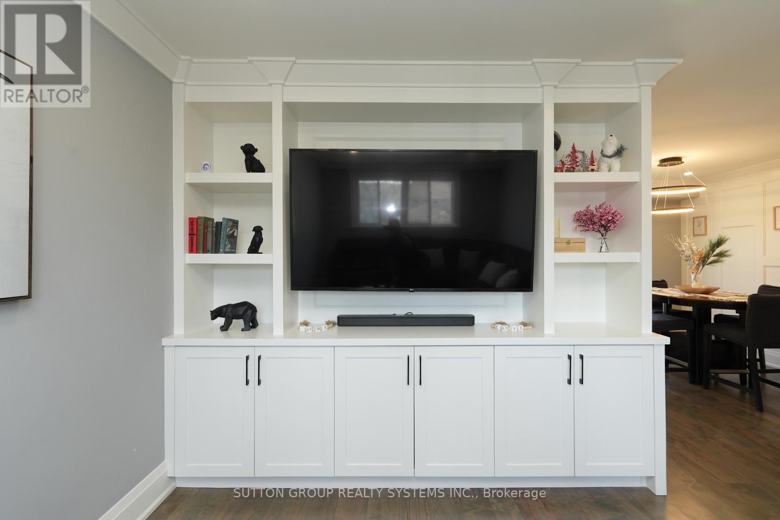 70 COURTLEIGH SQUARE - 7