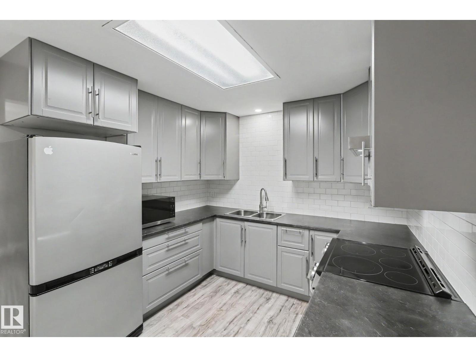 8711 30 AV NW, Edmonton