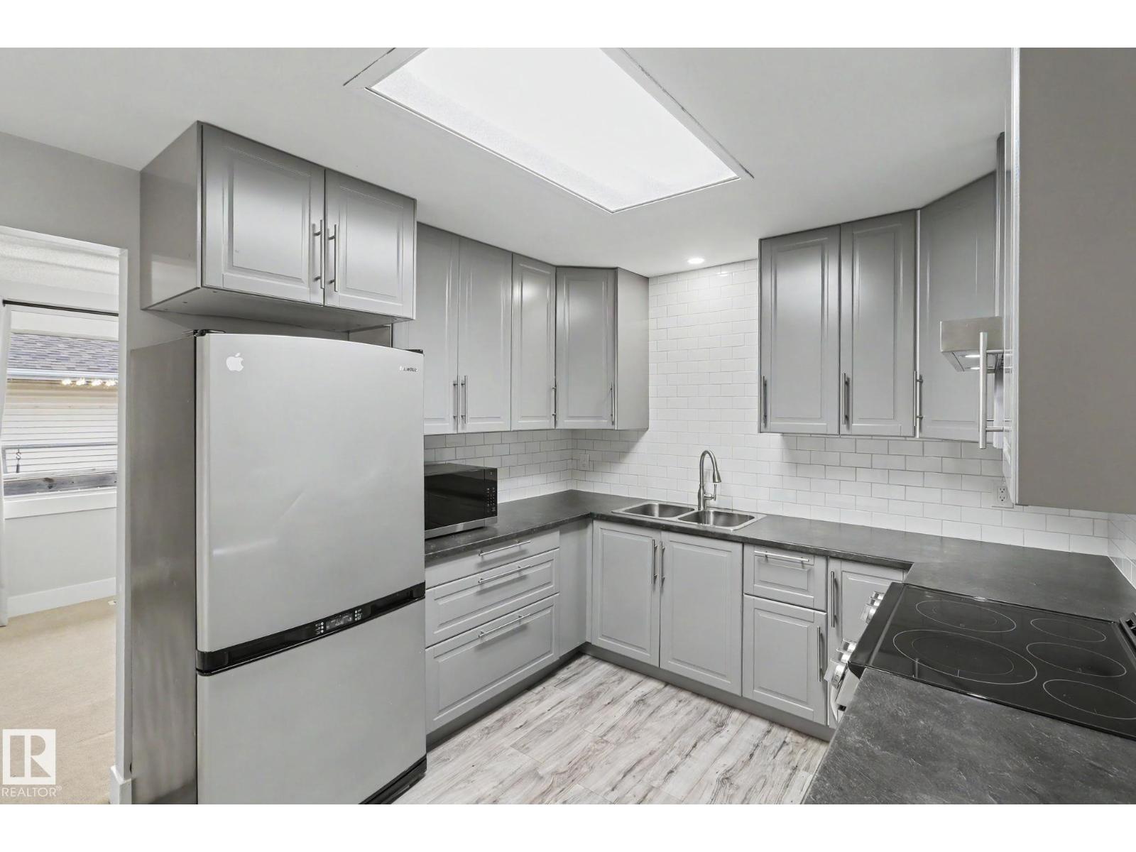 8711 30 AV NW, Edmonton