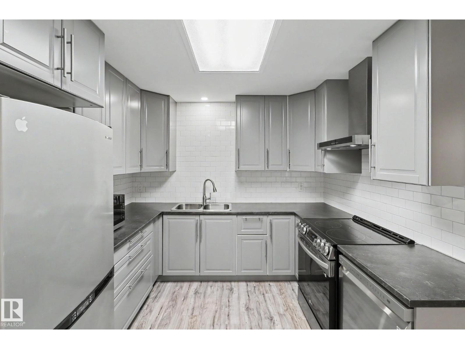 8711 30 AV NW, Edmonton