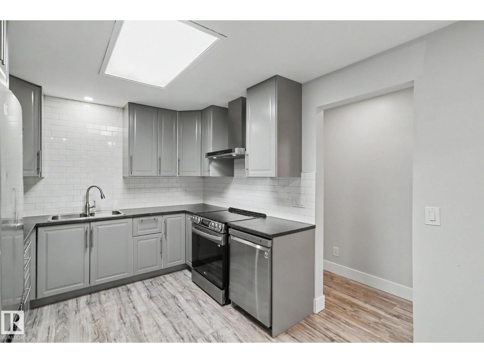 8711 30 AV NW, Edmonton