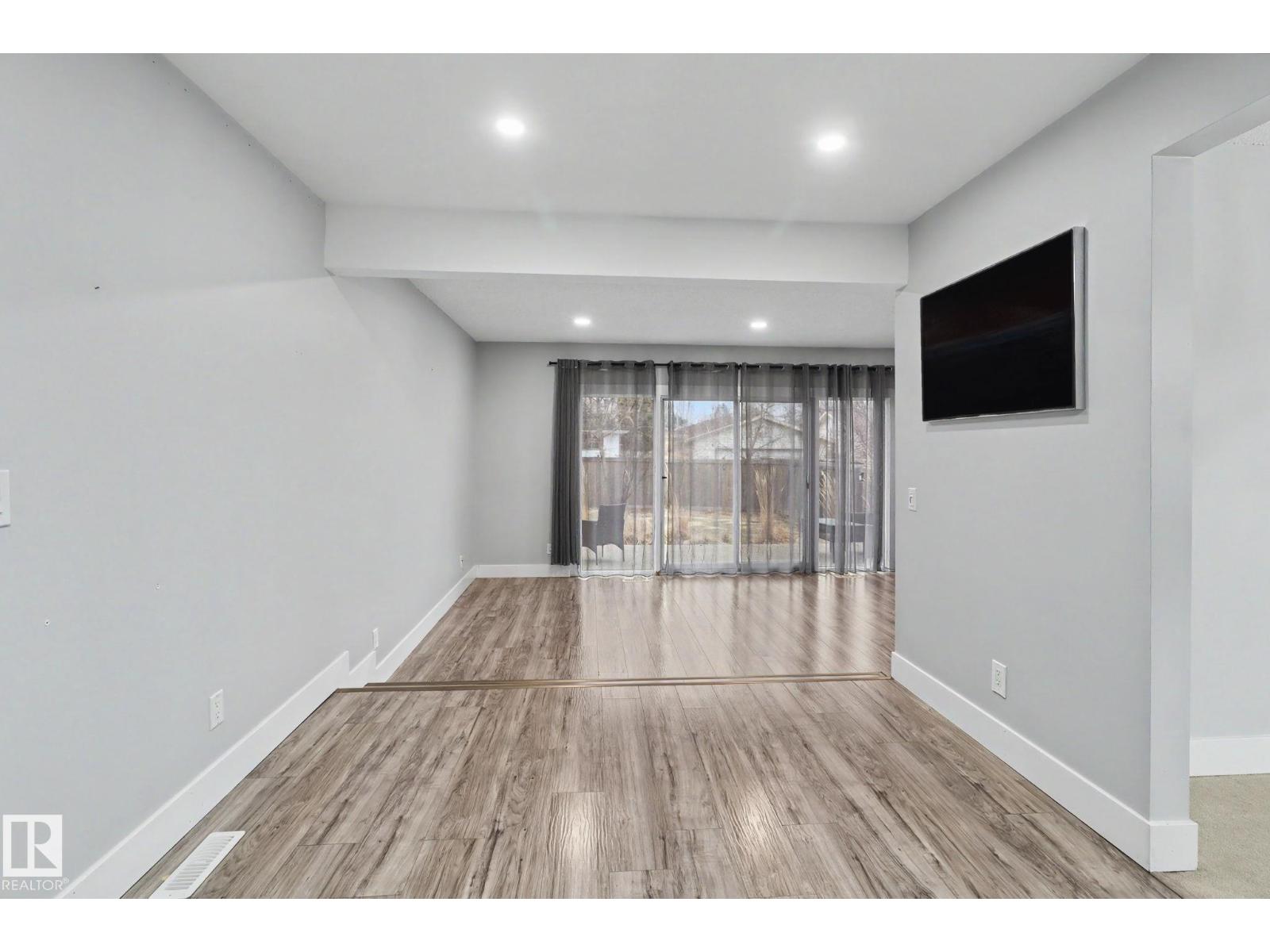 8711 30 AV NW, Edmonton