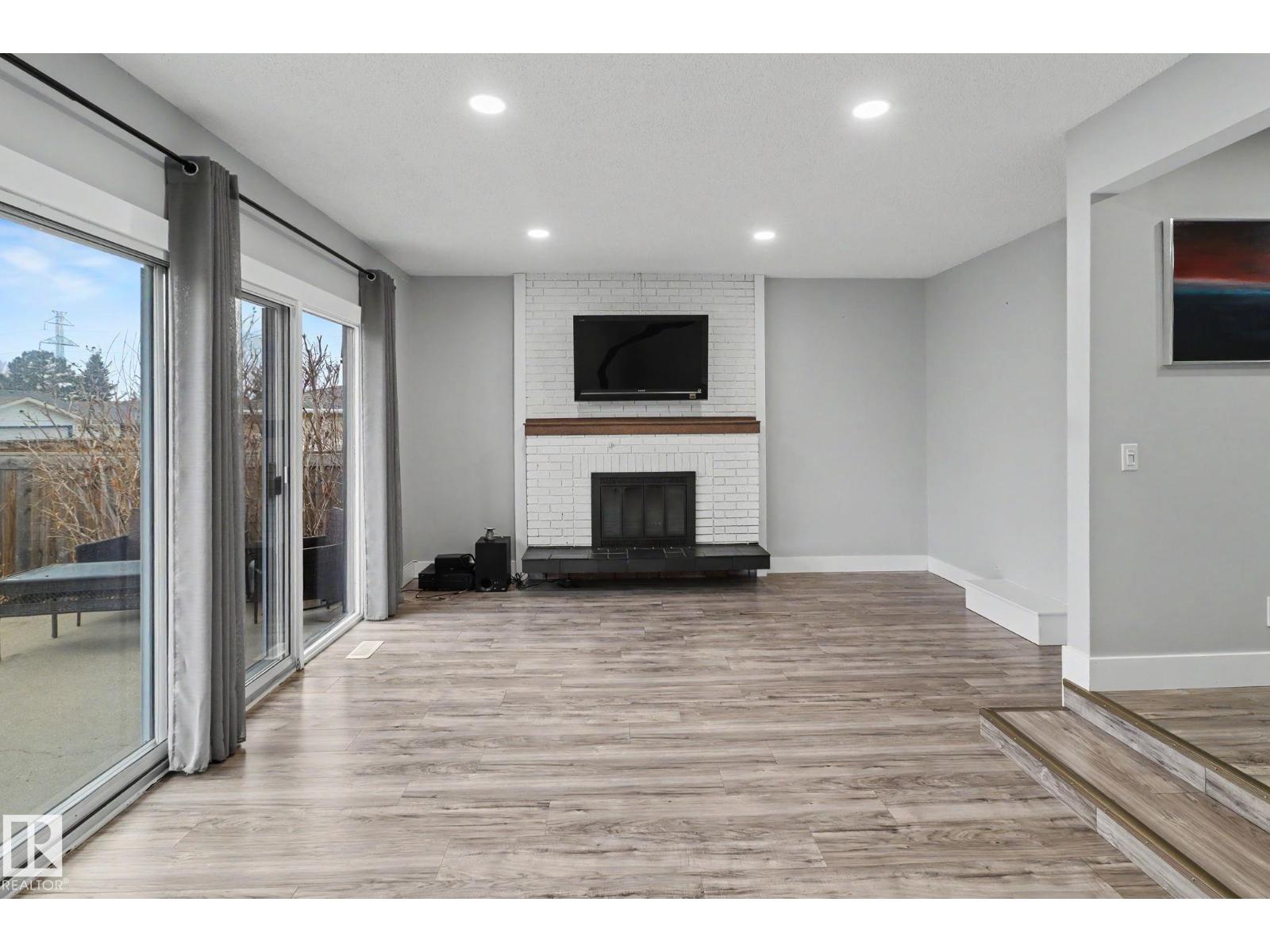 8711 30 AV NW, Edmonton