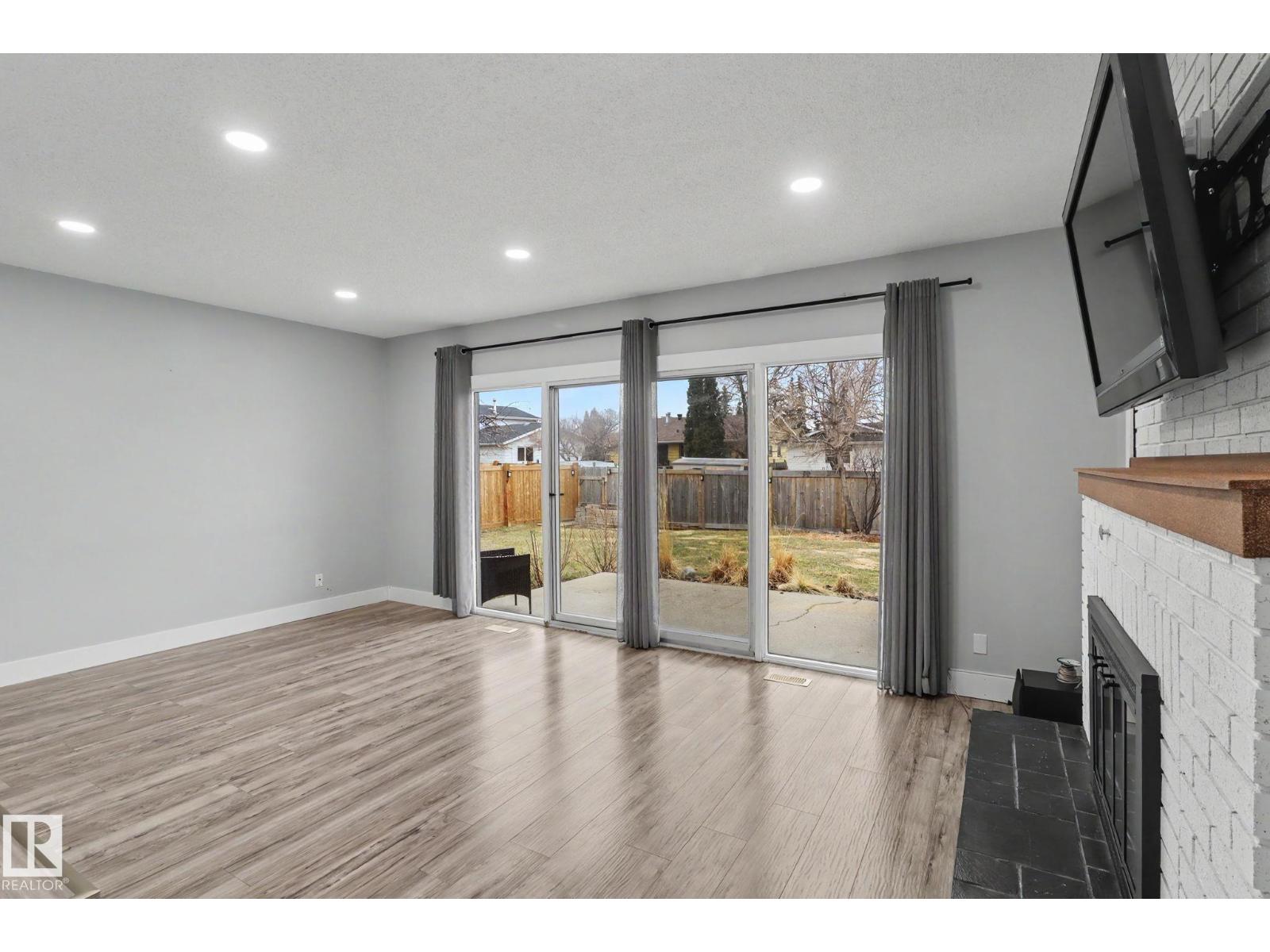 8711 30 AV NW, Edmonton