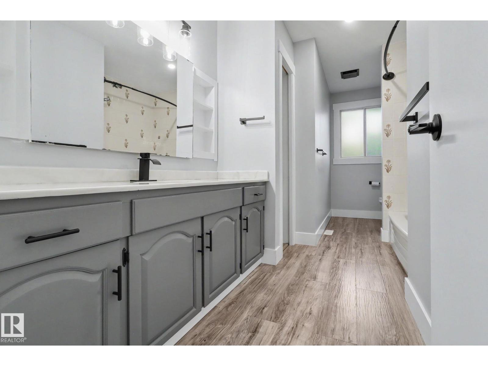 8711 30 AV NW, Edmonton