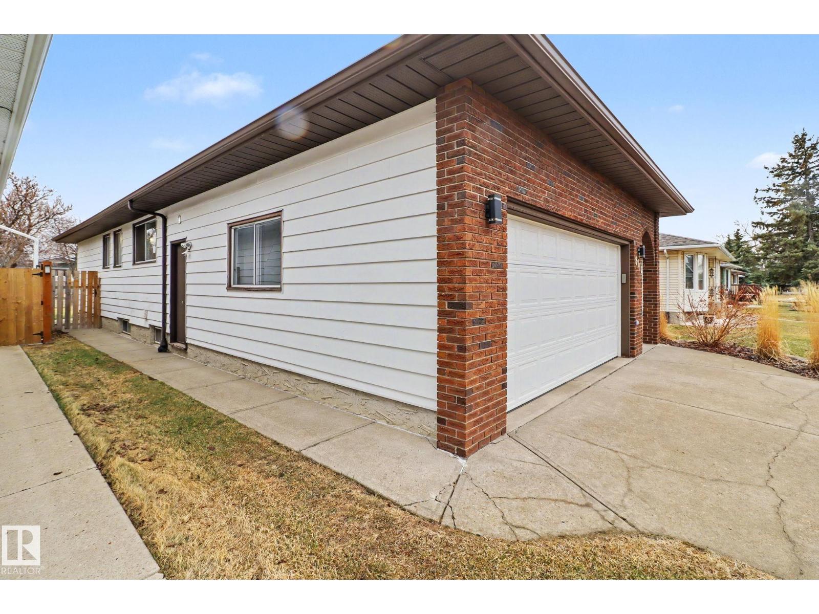 8711 30 AV NW, Edmonton