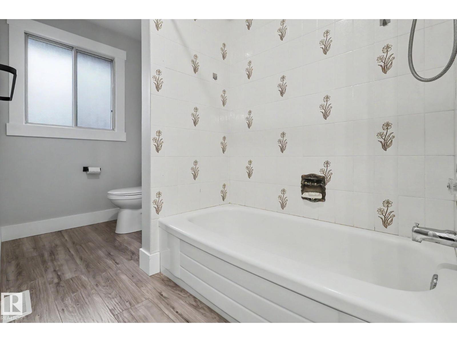 8711 30 AV NW, Edmonton