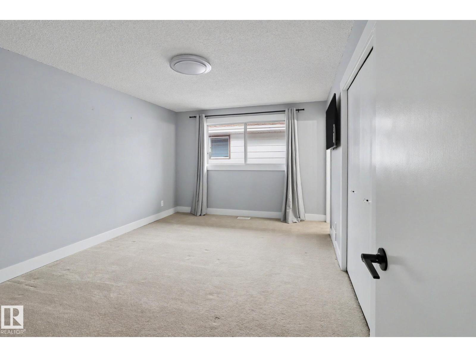 8711 30 AV NW, Edmonton