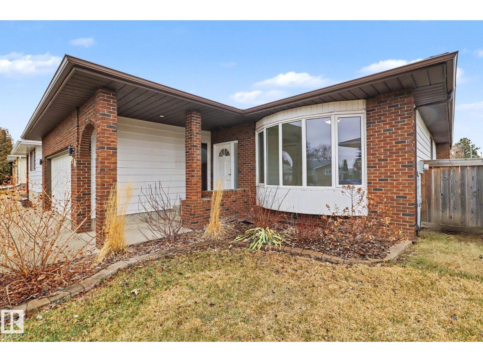 8711 30 AV NW, Edmonton