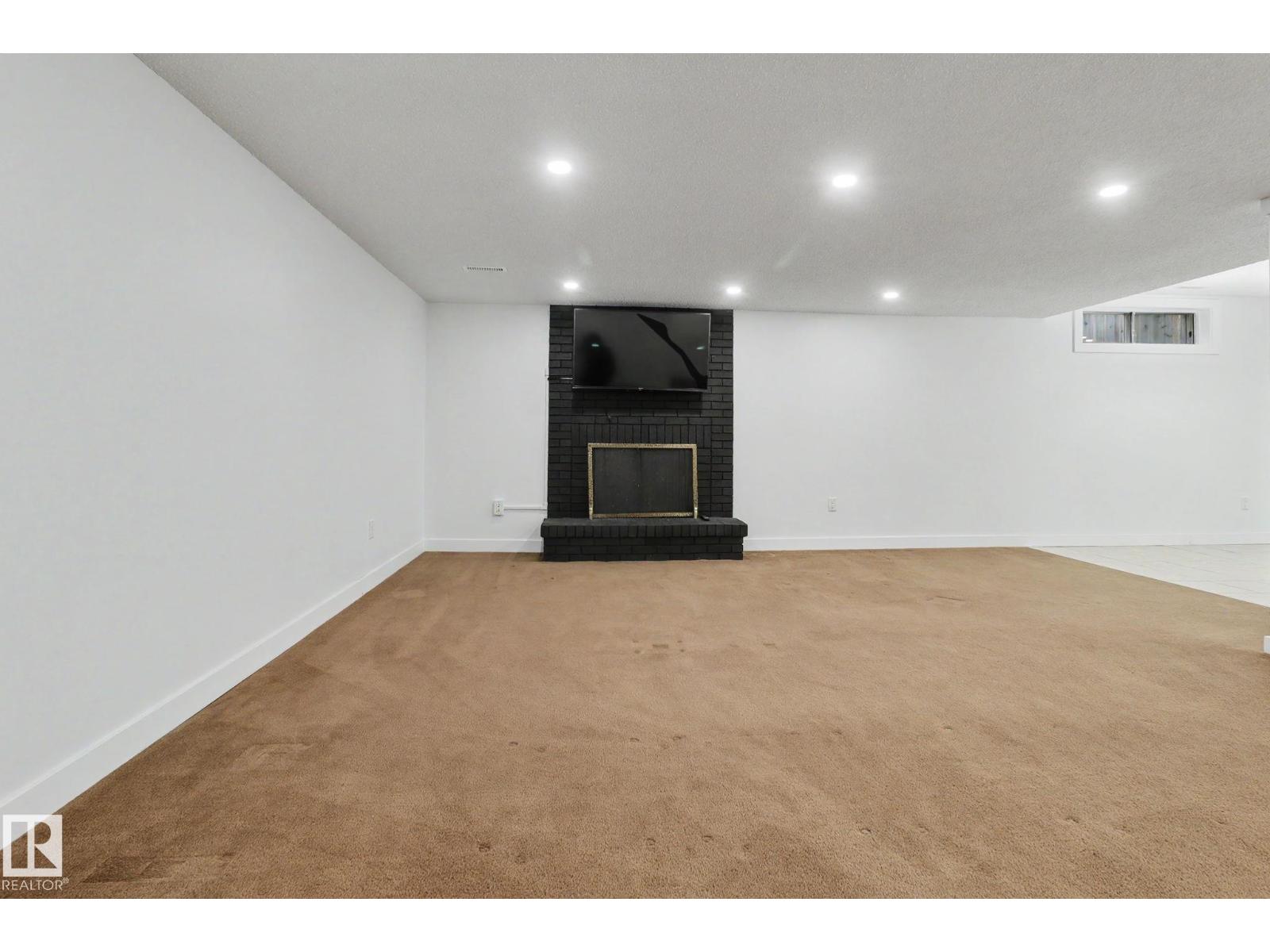 8711 30 AV NW, Edmonton