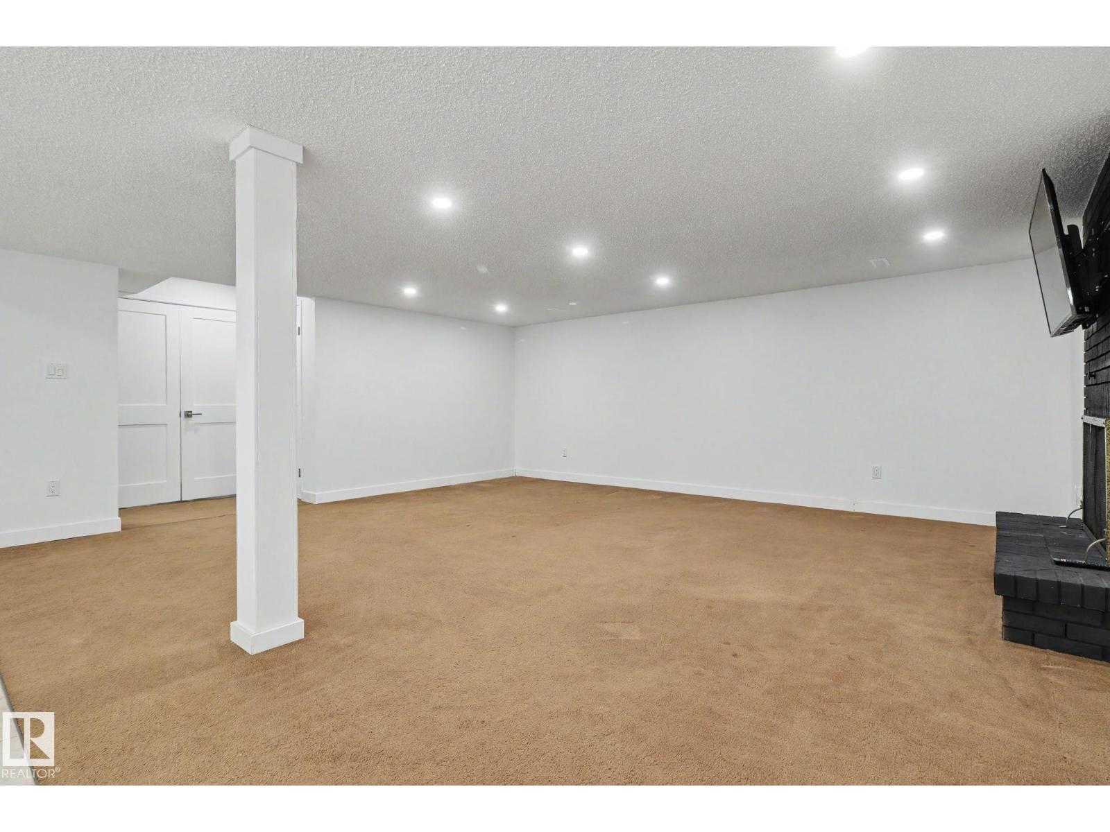 8711 30 AV NW, Edmonton