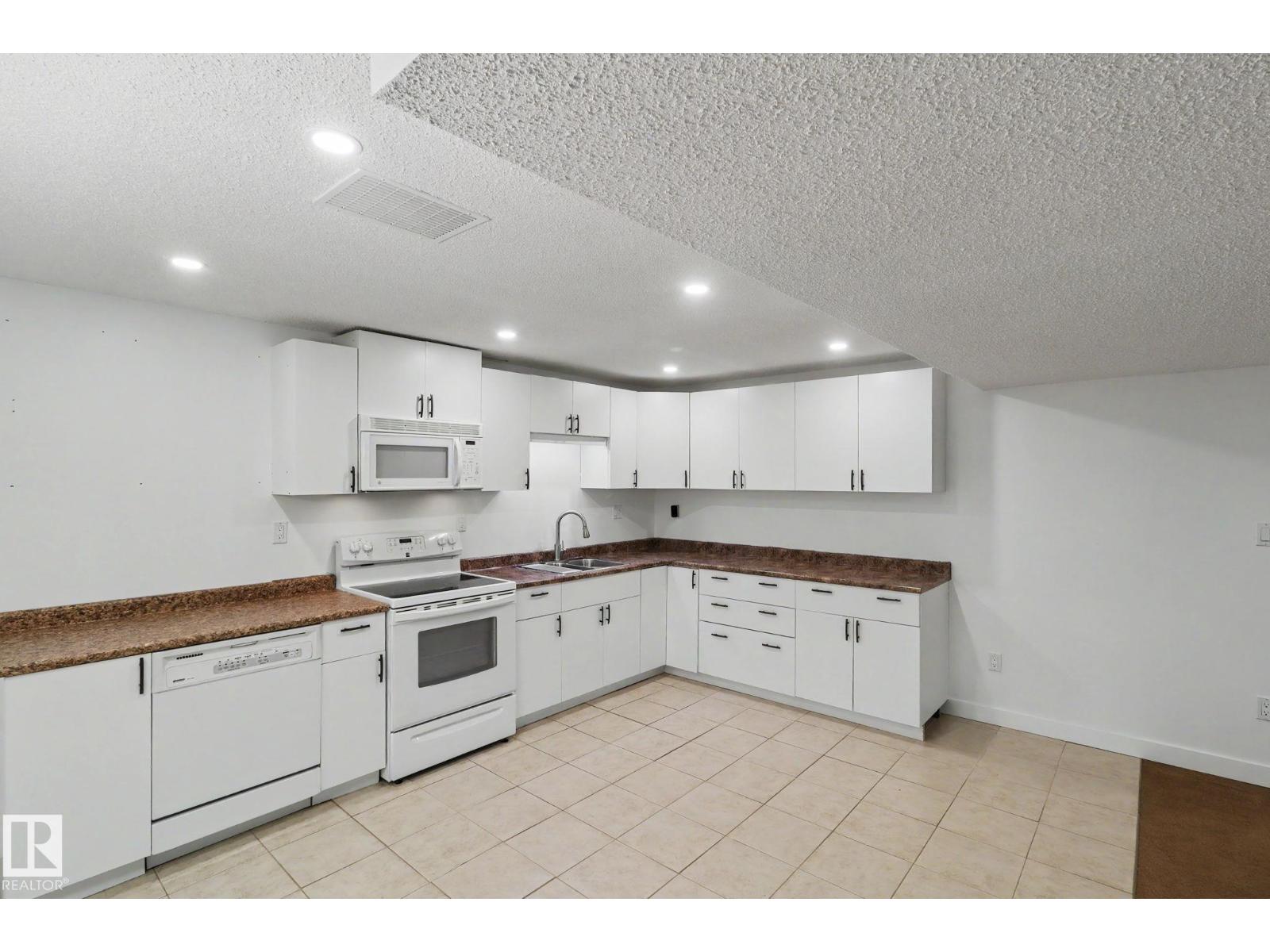 8711 30 AV NW, Edmonton