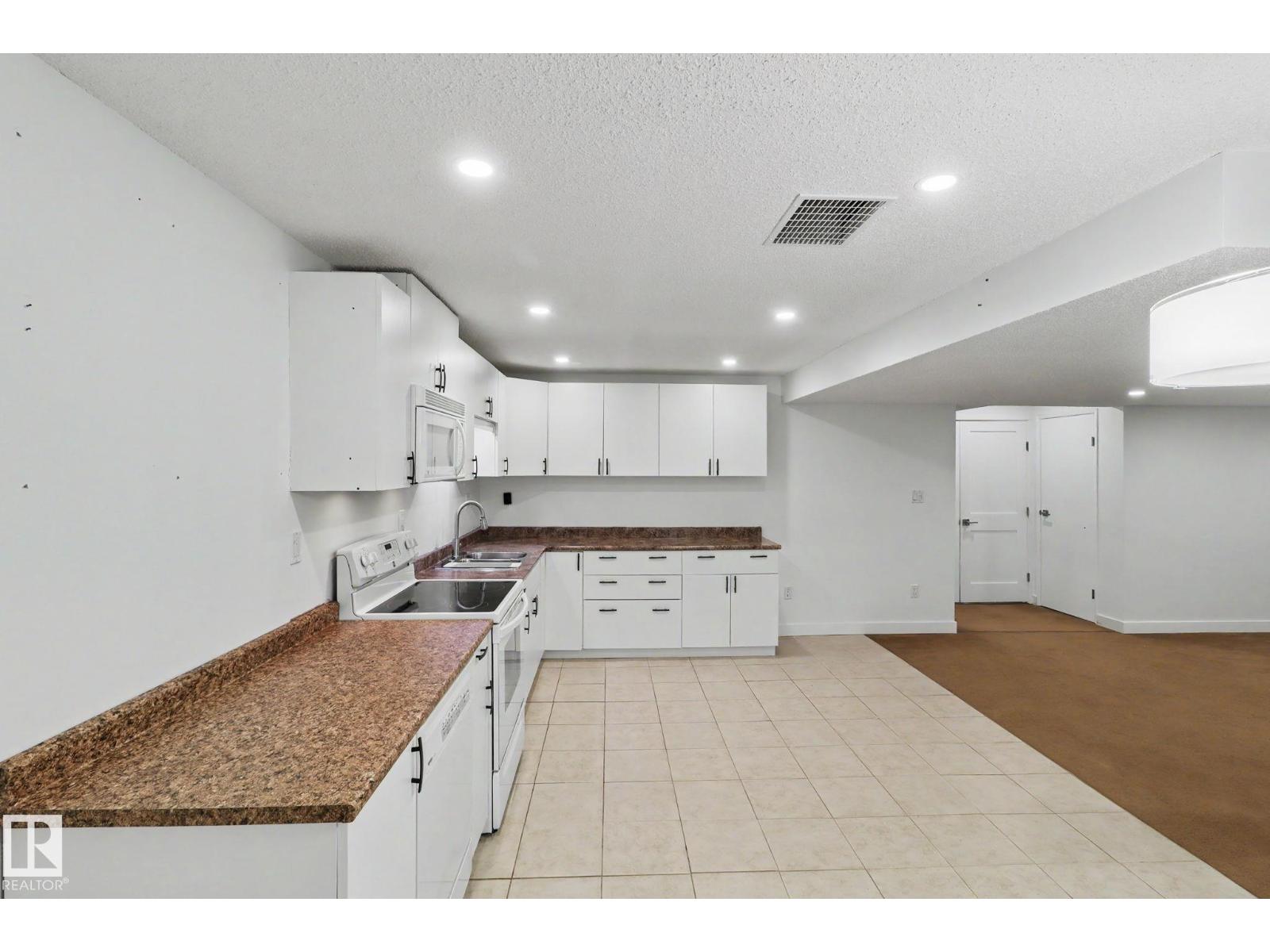 8711 30 AV NW, Edmonton