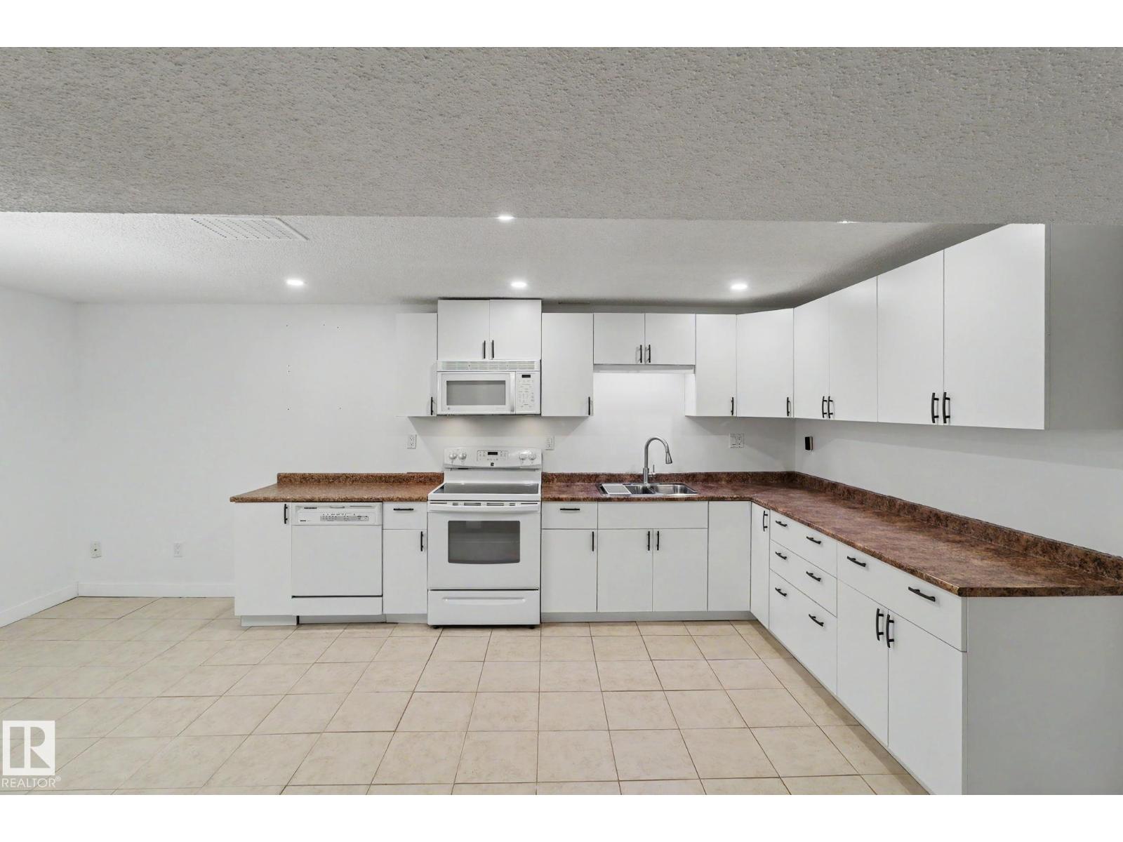 8711 30 AV NW, Edmonton