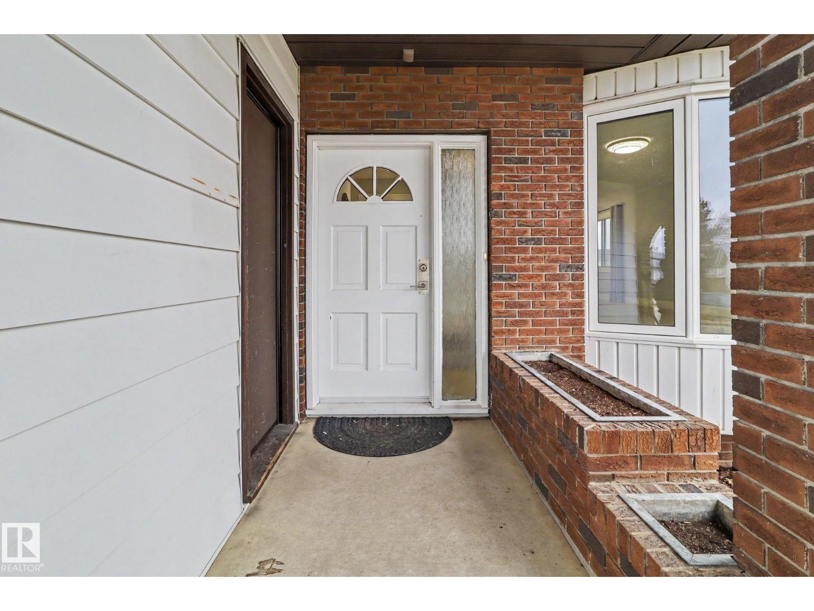 8711 30 AV NW, Edmonton