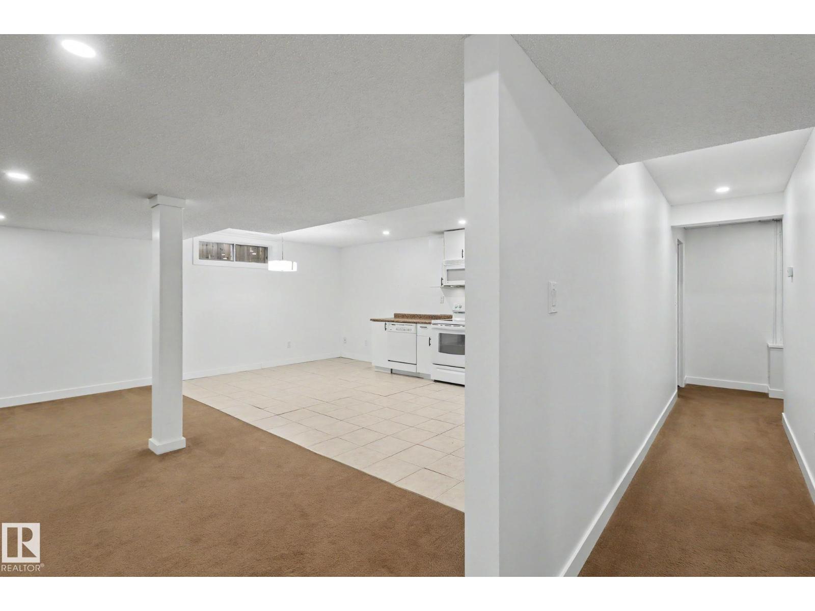 8711 30 AV NW, Edmonton