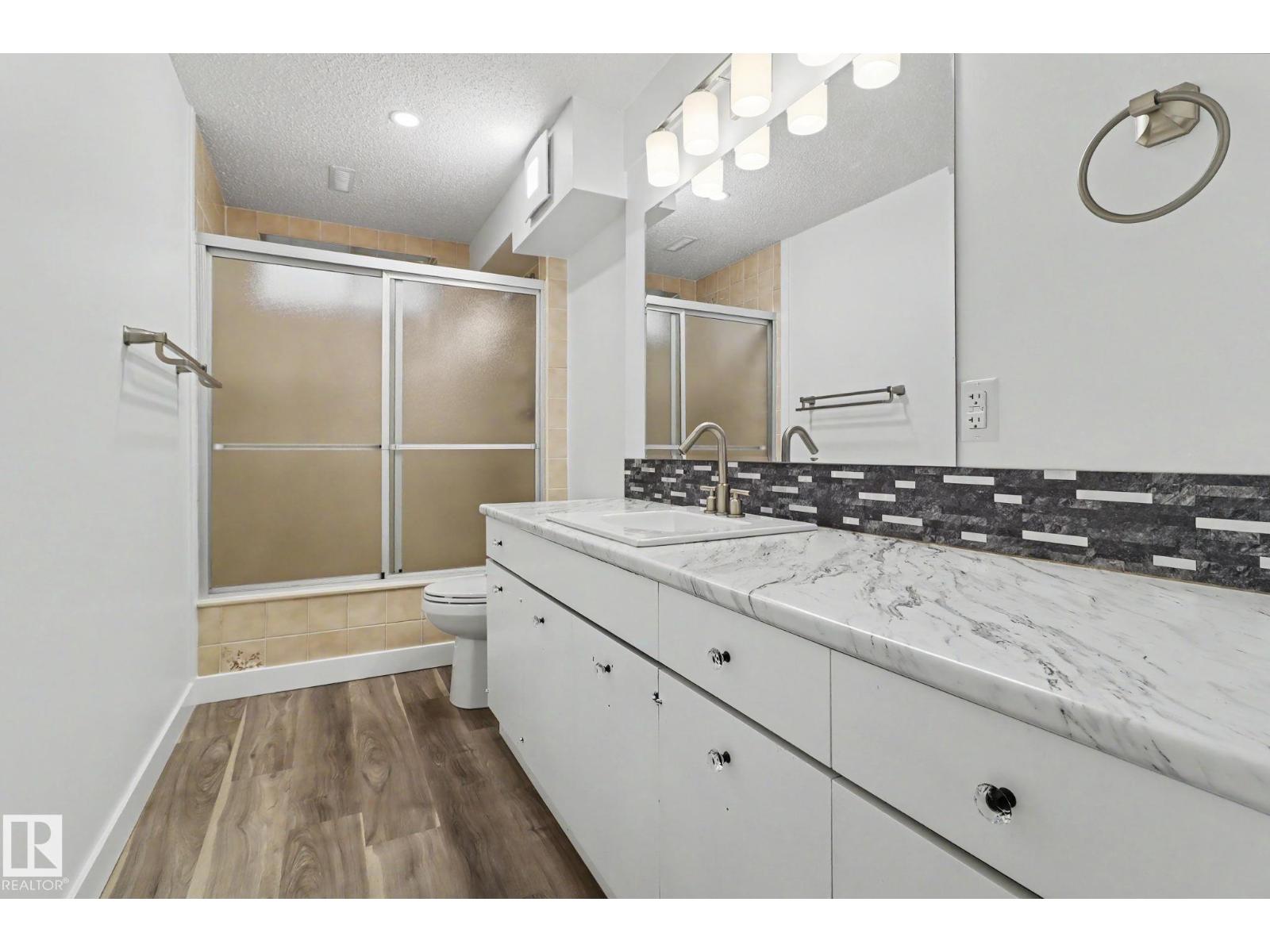 8711 30 AV NW, Edmonton