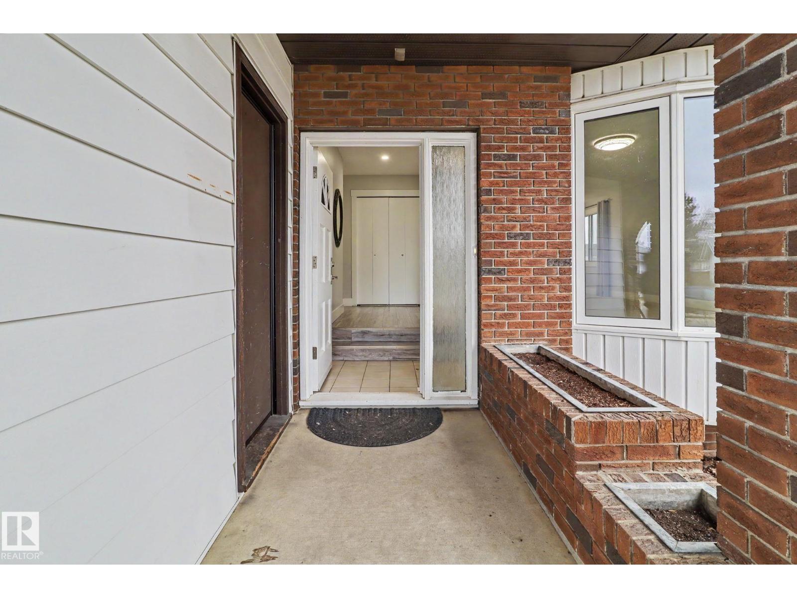 8711 30 AV NW, Edmonton