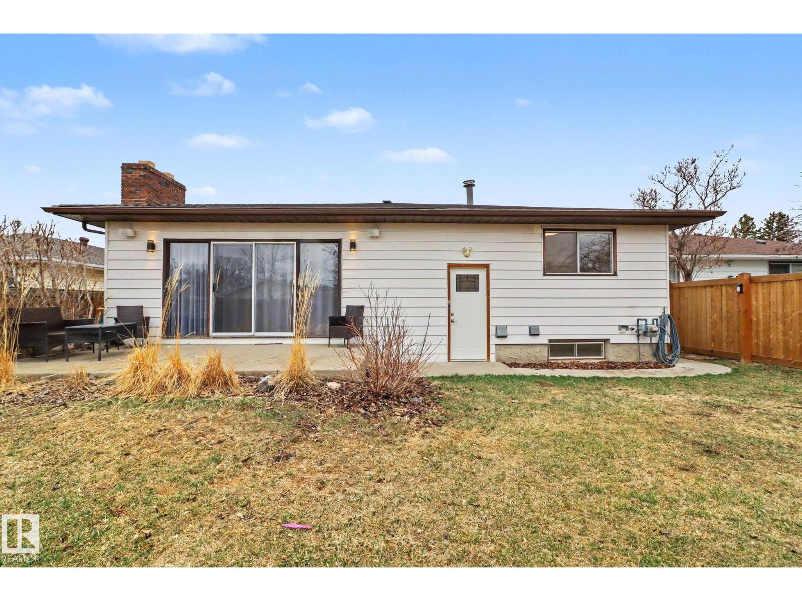 8711 30 AV NW, Edmonton