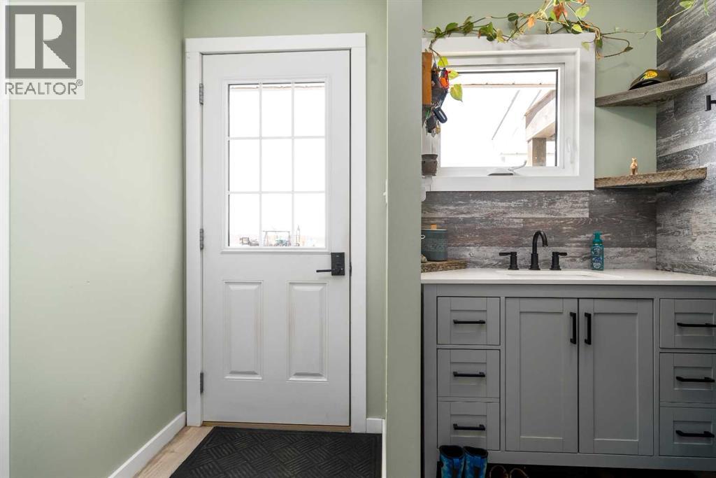 104040 Range Road 111 - photo 4