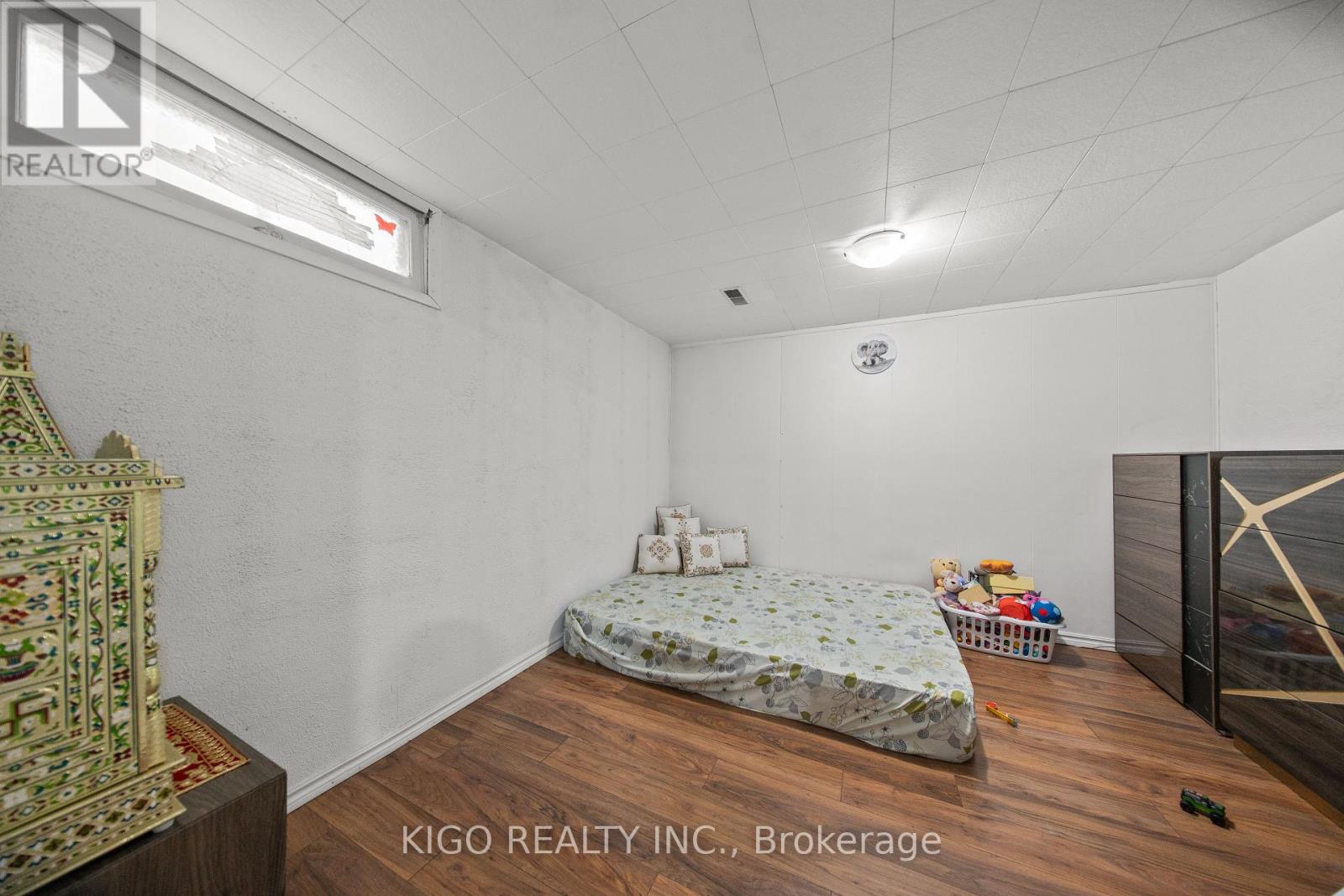 42 TUPPER CRESCENT - 24