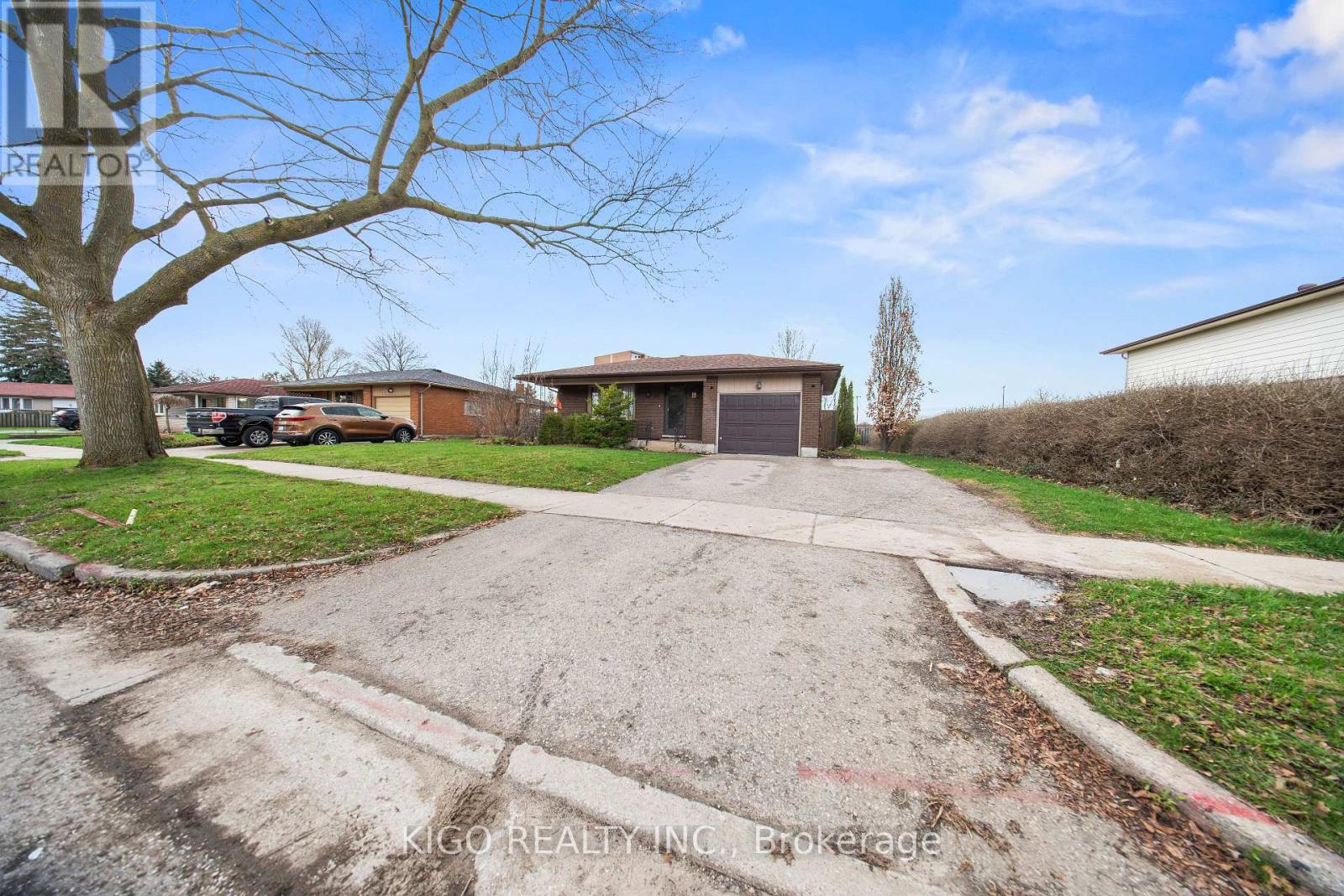 42 TUPPER CRESCENT - 3