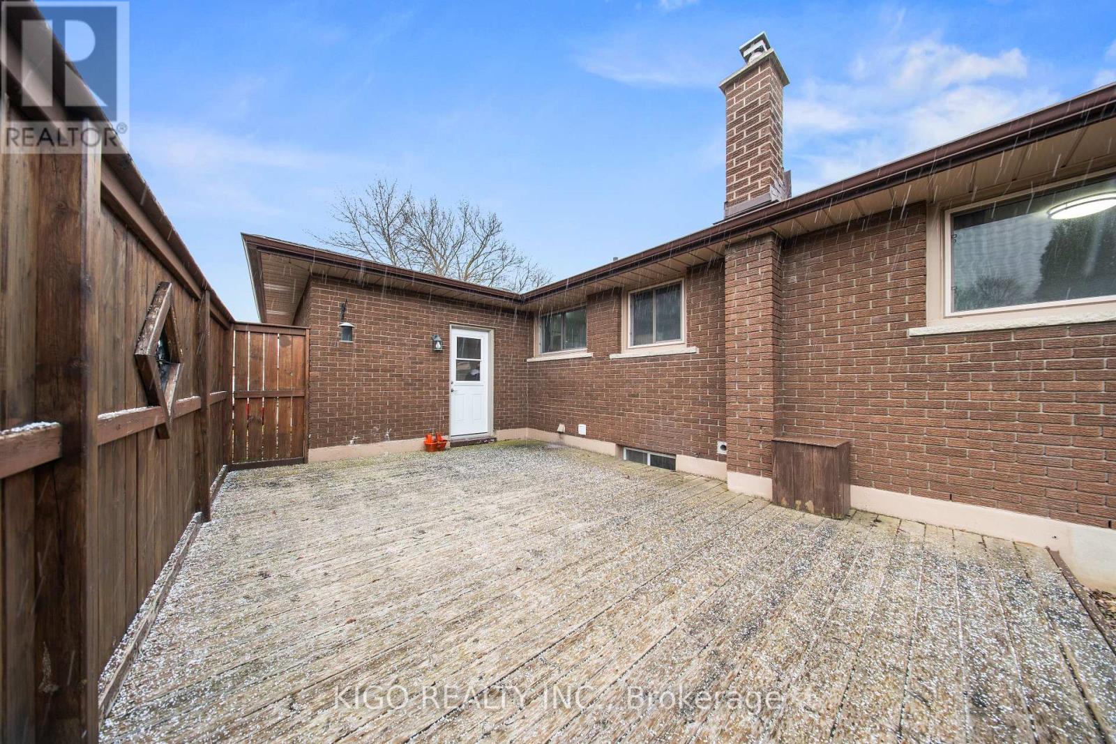 42 TUPPER CRESCENT - 30