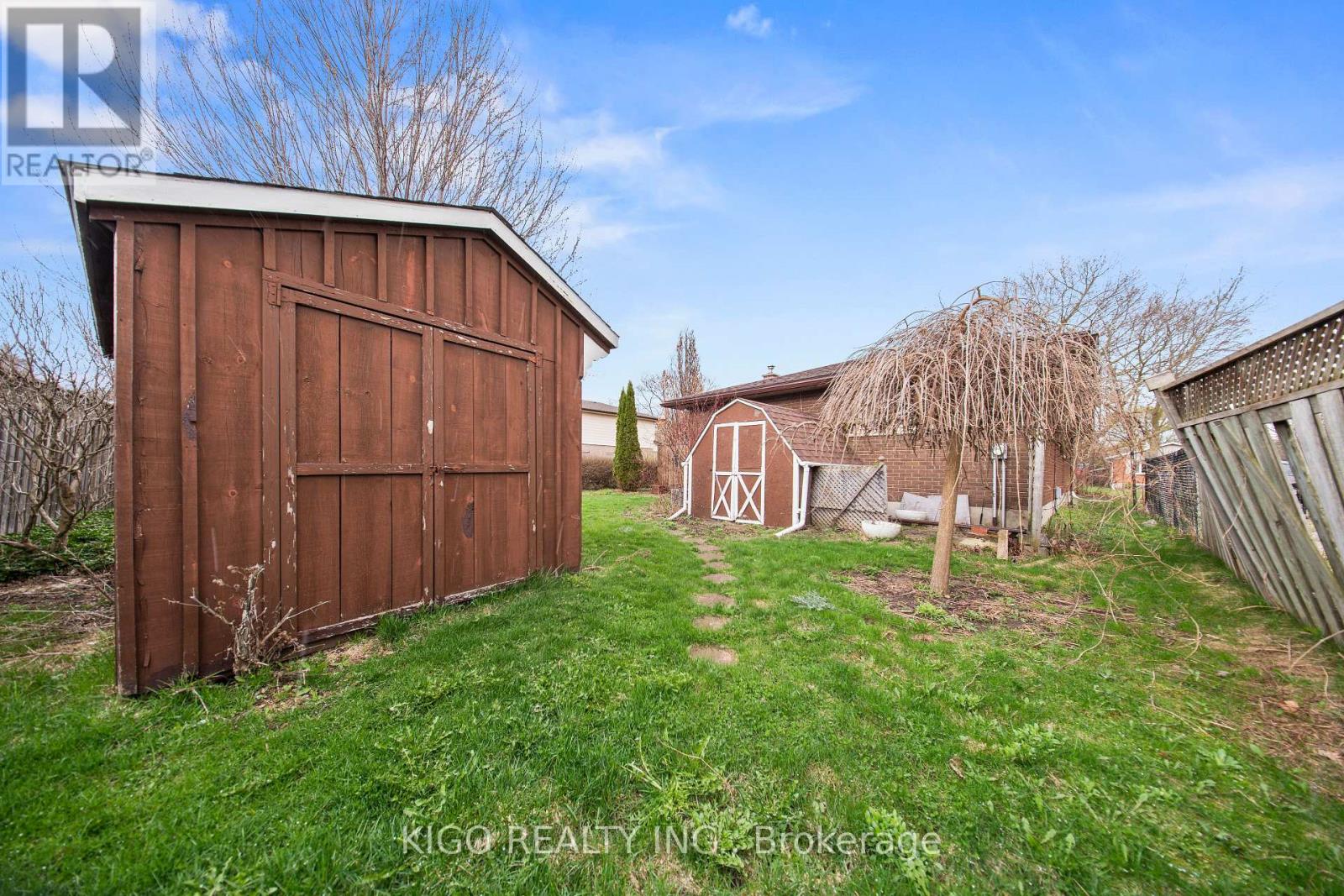 42 TUPPER CRESCENT - 32