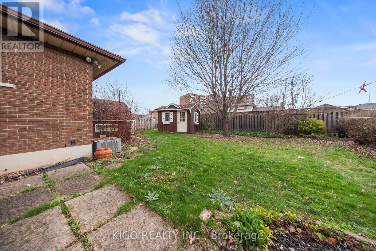 42 TUPPER CRESCENT - 33