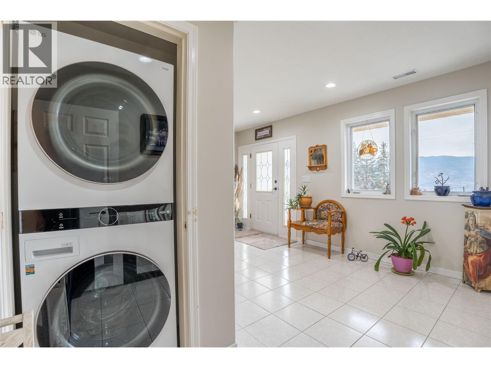  10804 GIANTS HEAD Road, Summerland