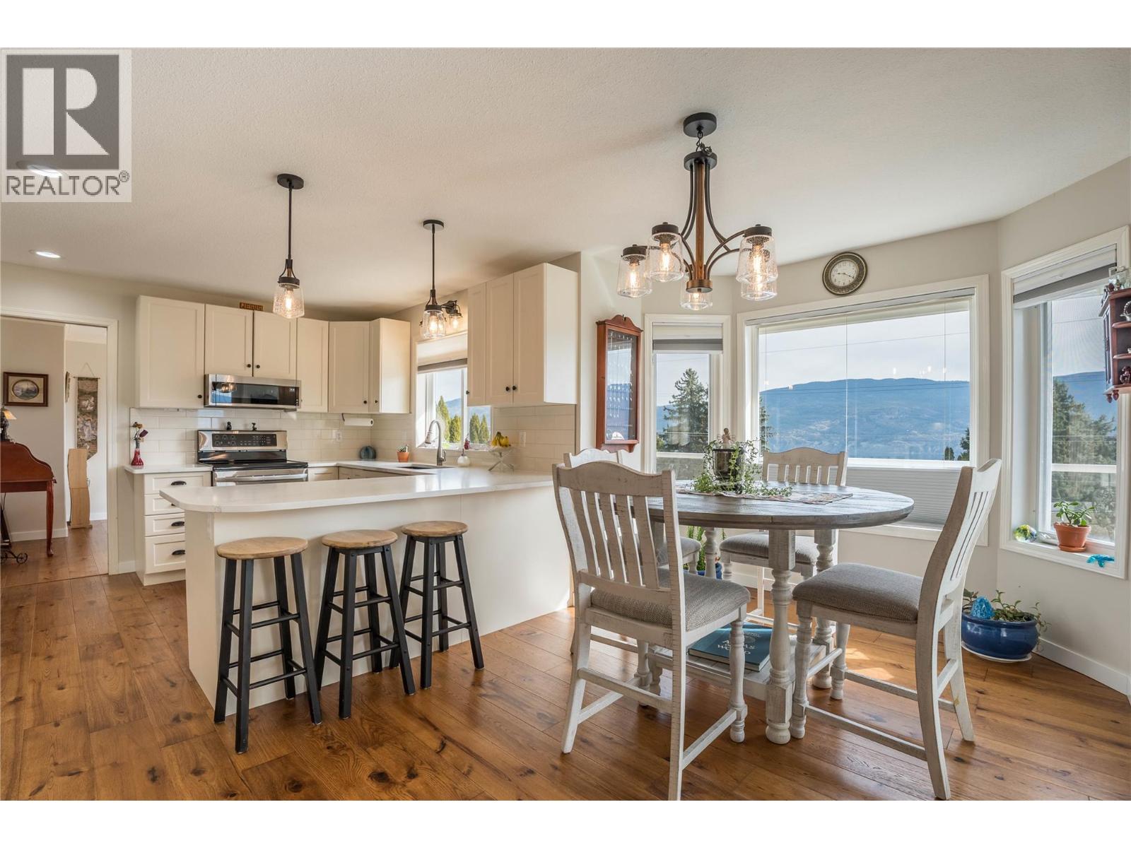  10804 GIANTS HEAD Road, Summerland