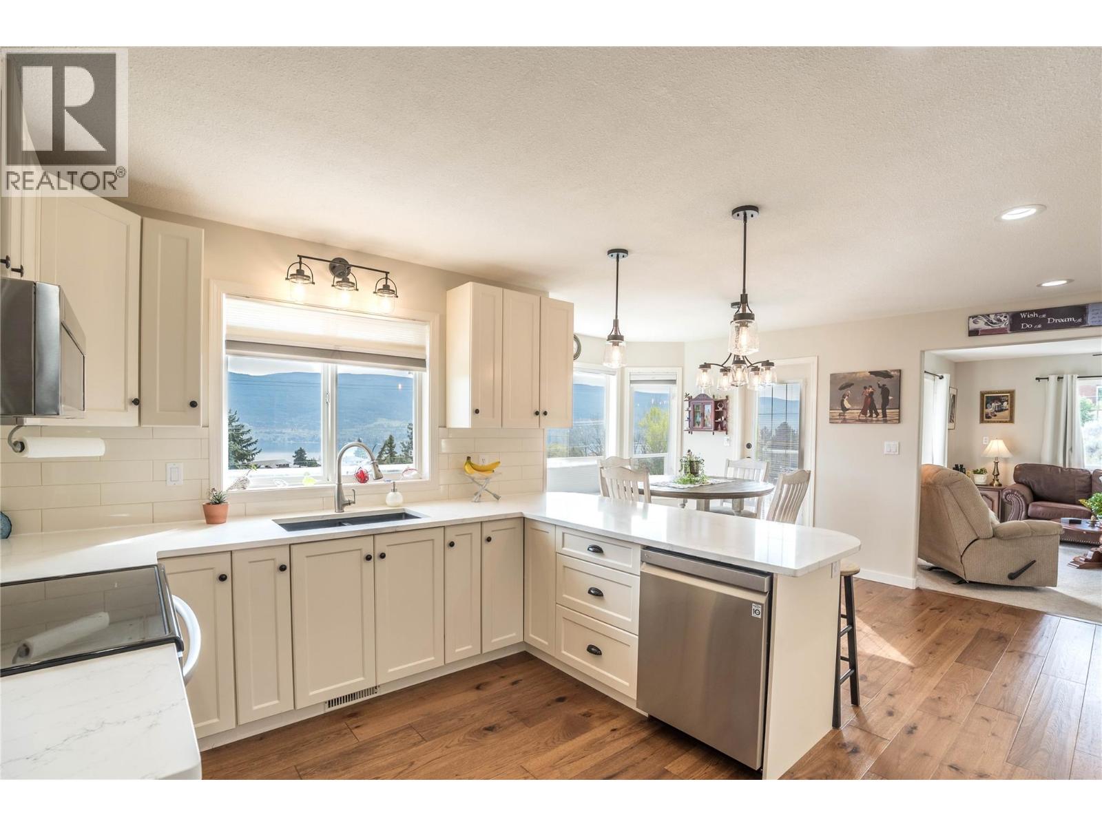  10804 GIANTS HEAD Road, Summerland