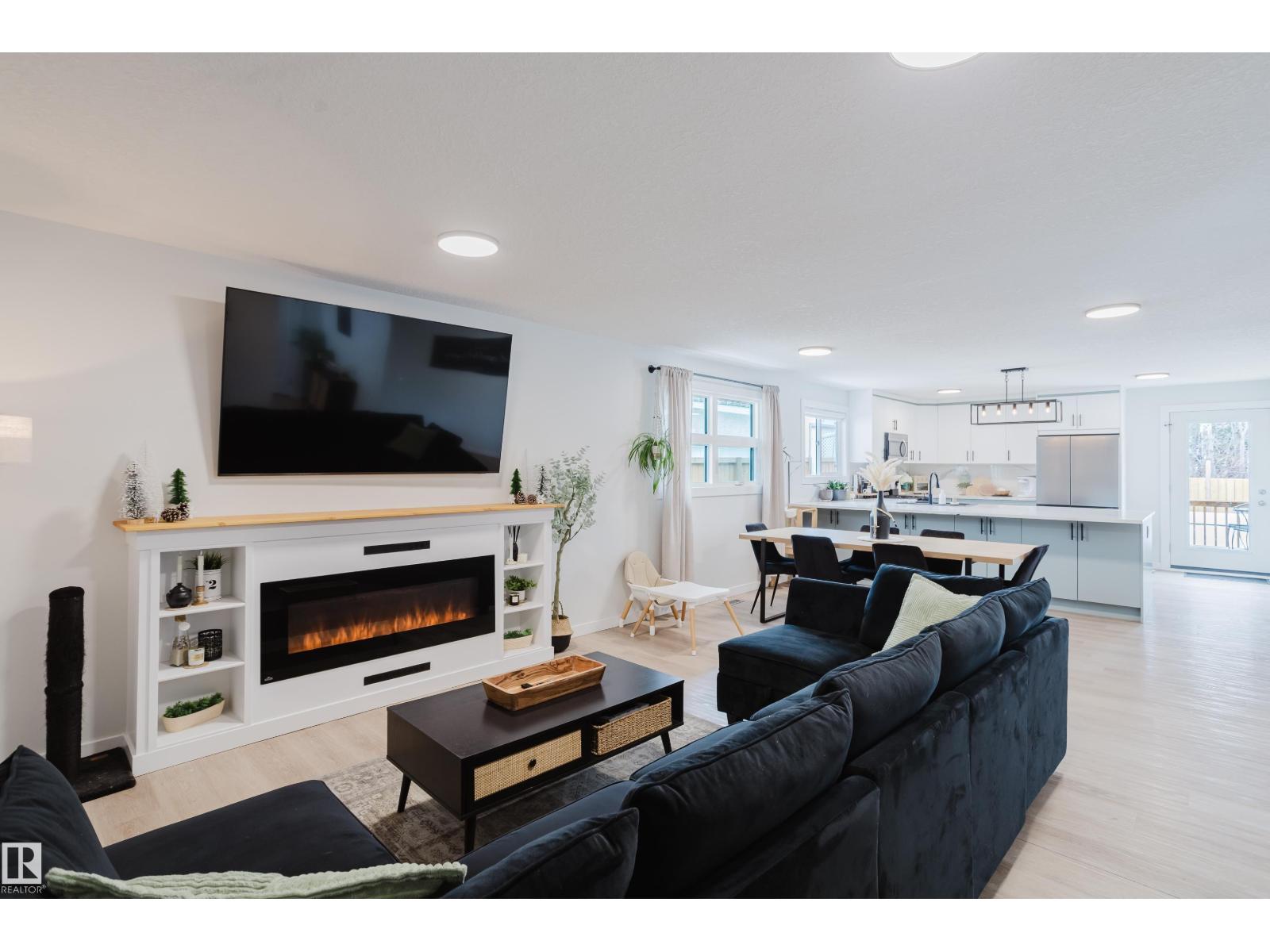 13 LORRAINE CR, St. Albert