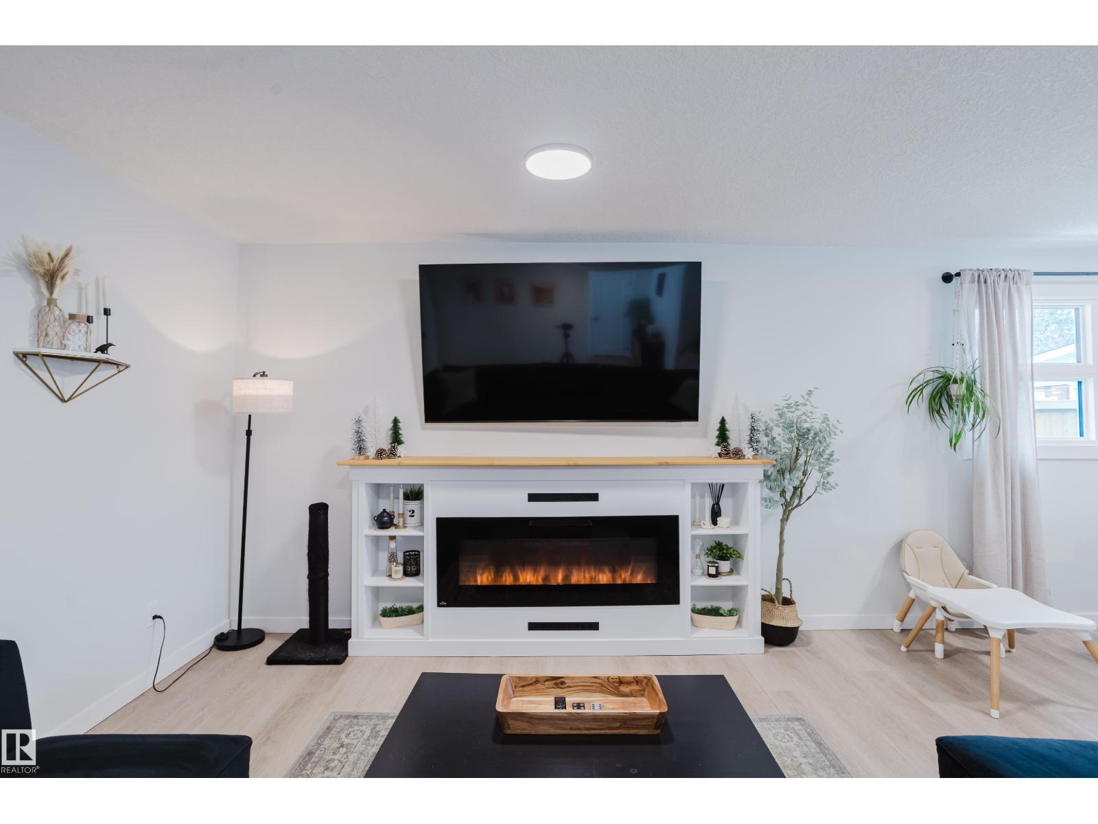 13 LORRAINE CR, St. Albert