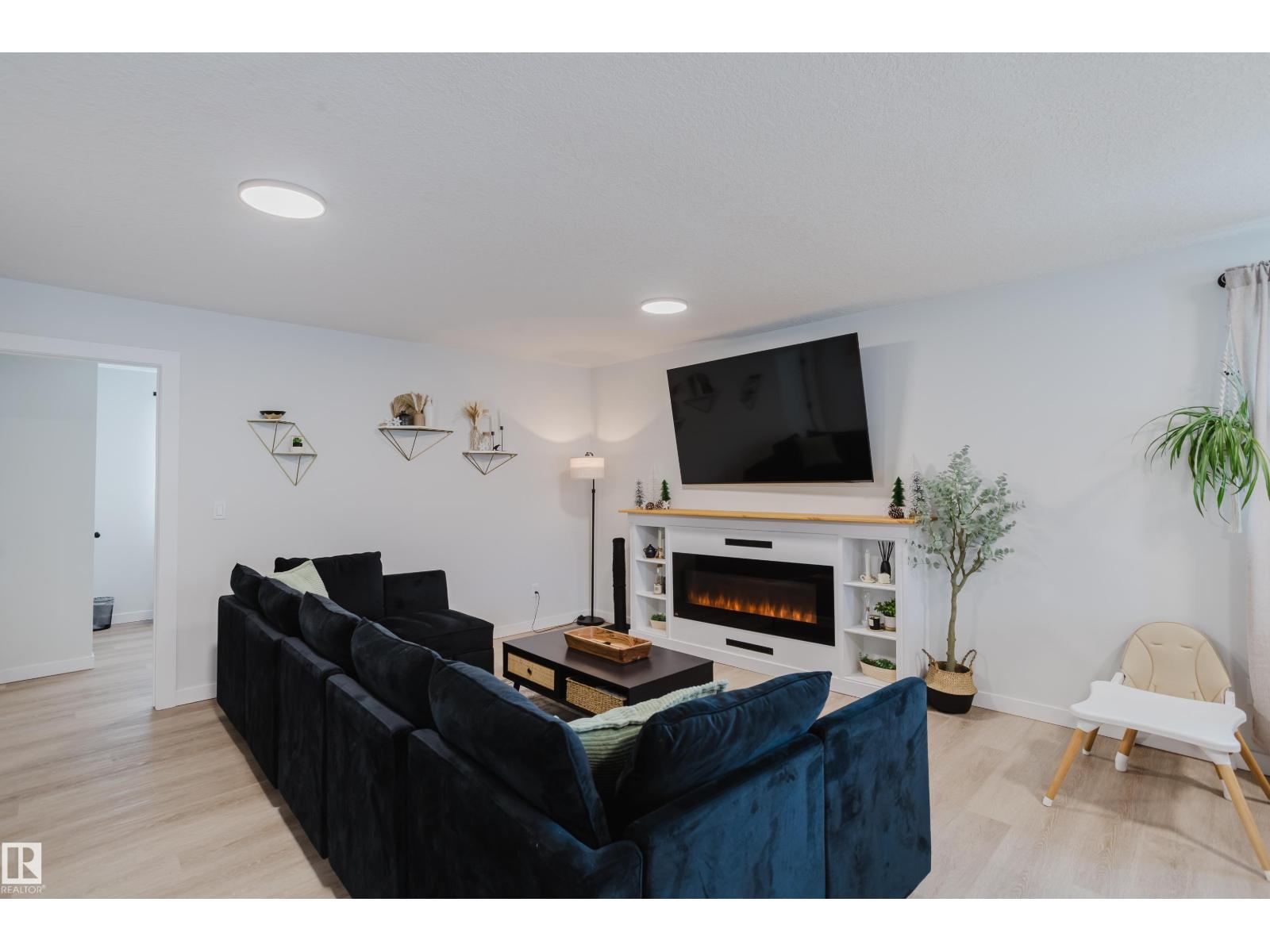 13 LORRAINE CR, St. Albert