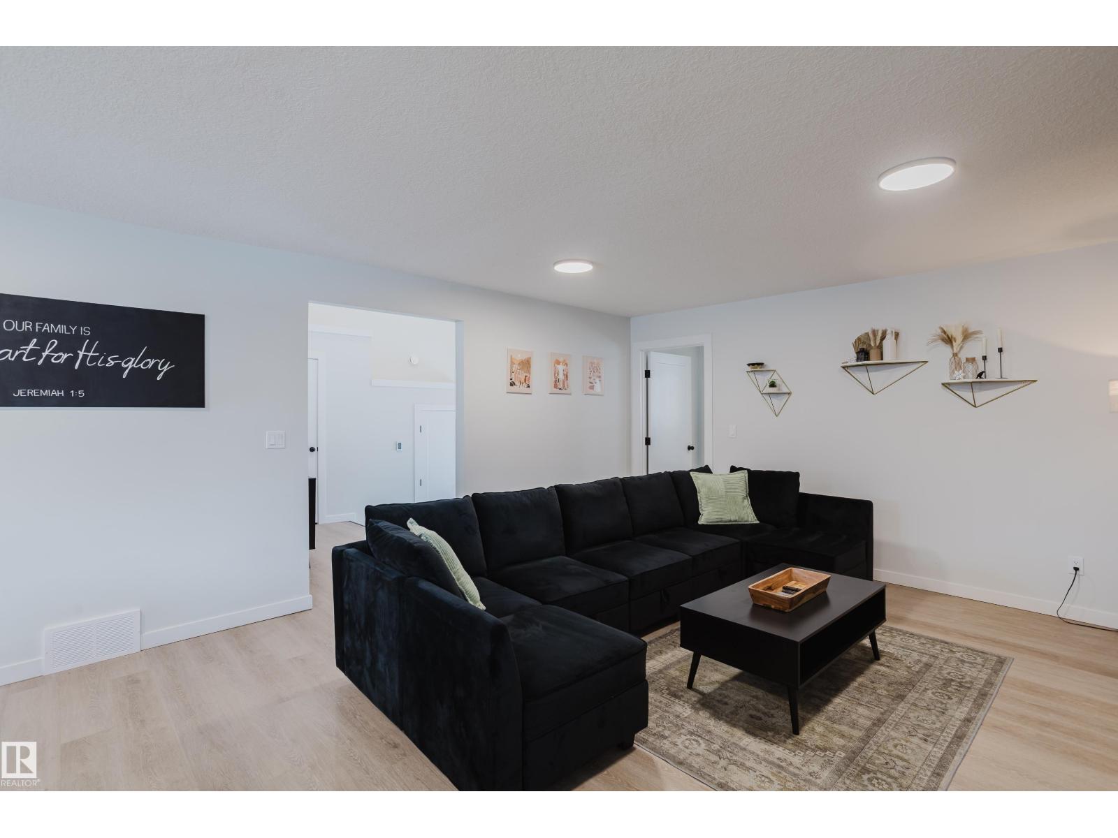 13 LORRAINE CR, St. Albert