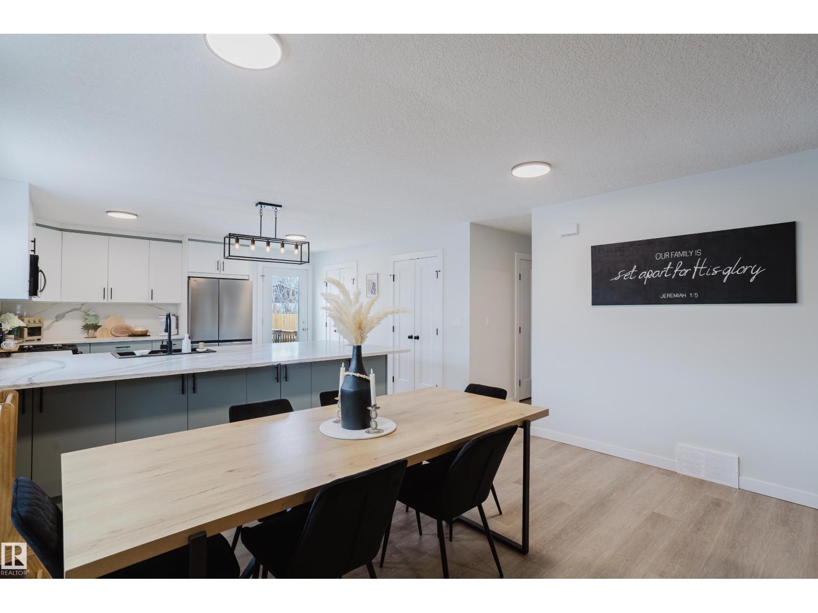 13 LORRAINE CR, St. Albert