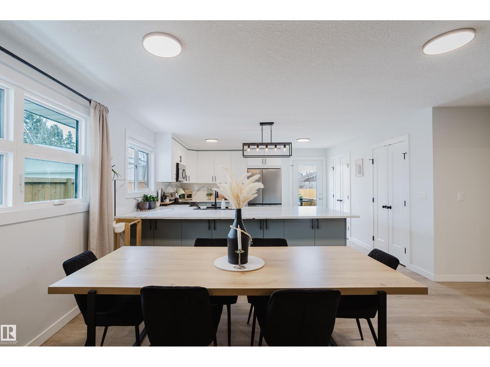 13 LORRAINE CR, St. Albert