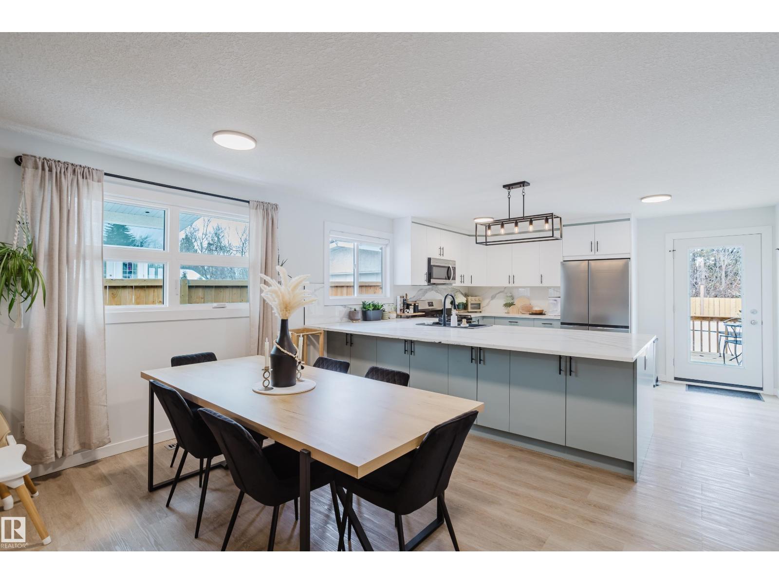 13 LORRAINE CR, St. Albert