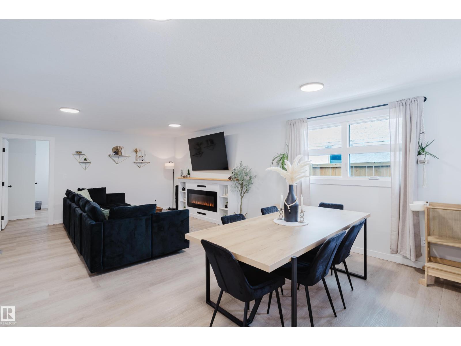 13 LORRAINE CR, St. Albert