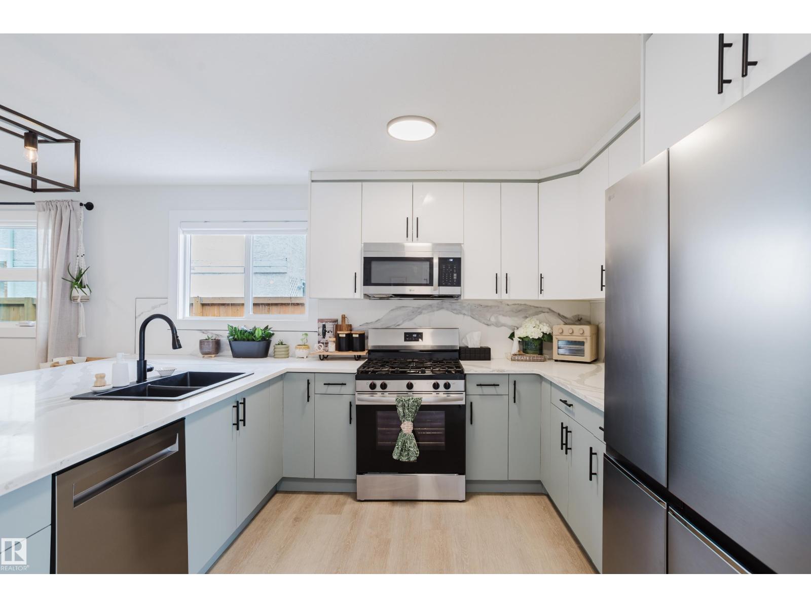 13 LORRAINE CR, St. Albert