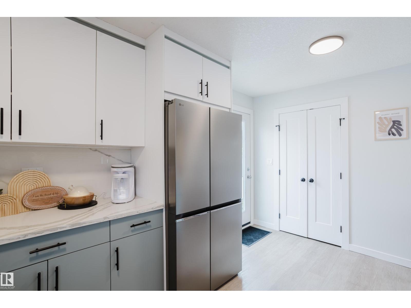 13 LORRAINE CR, St. Albert